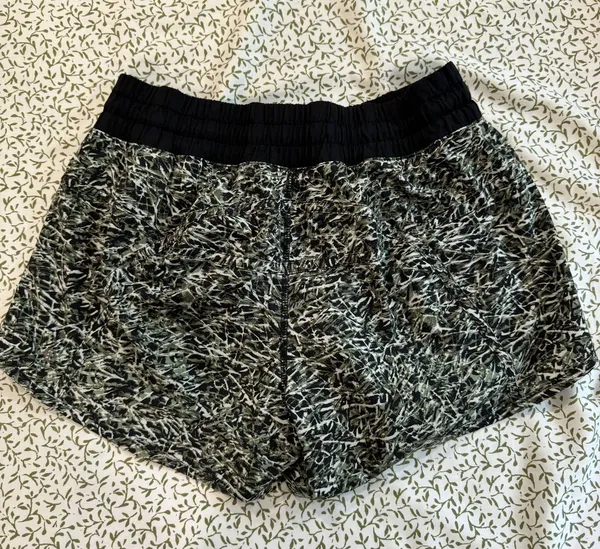 Lululemon Tracker Short 4” - Image 2