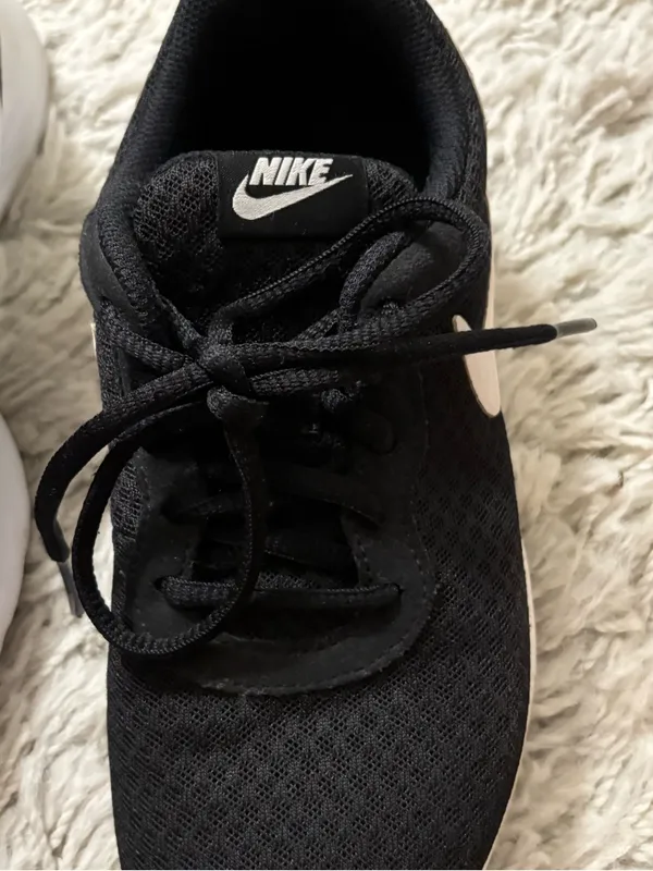 Nike Tanjun Sneakers Women’s Black & White Athletic Running Shoes Size 6.5 - Image 8