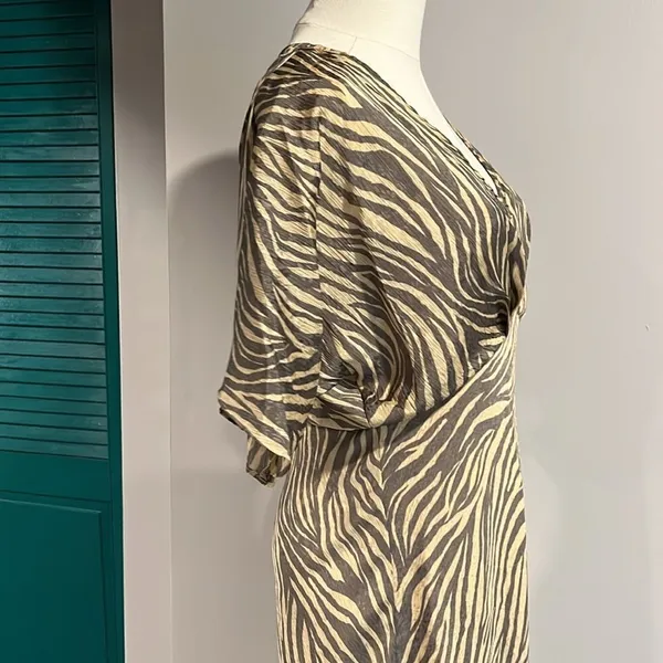 ASTR NWOT Flutter Sleeve Open Back Midi Dress Zebra - S ($99) - Image 6