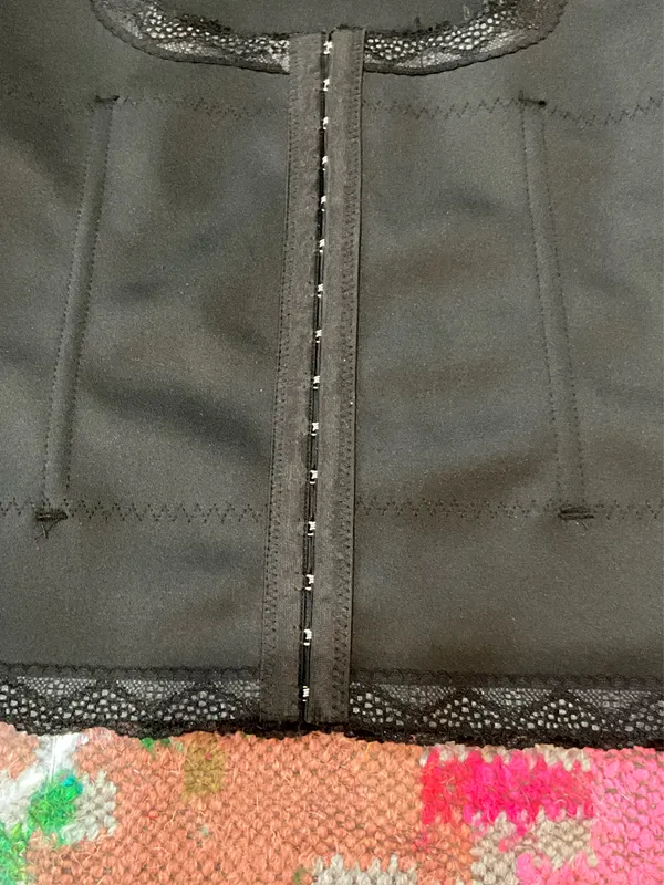 Under where black shapewear top M - Image 4