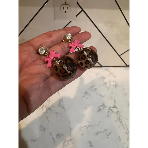 Betsey Johnson leopard print lucite ball drop earrings crystal stud pink bow Y2K - Image 5