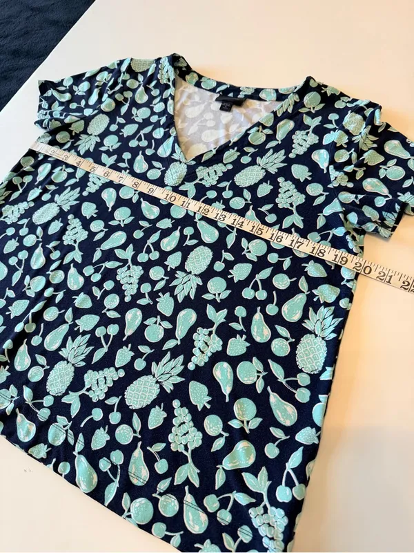 J.Jill V neck tropical fruit print monochromatic Tshirt, aqua and navy blue, M - Image 5