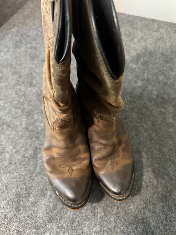 Durango Women's Distressed Tan Slouch Western Boot - Image 4