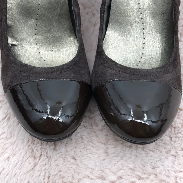 Naturalizer brown suede rounded toe heels - Image 5