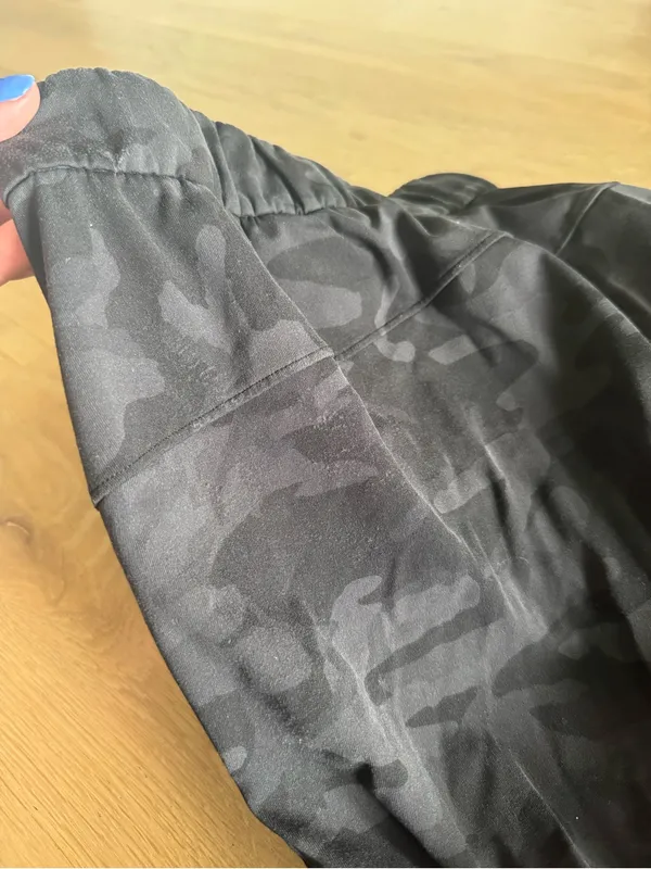 Lululemon On the Fly Jogger Heritage Camo Deep Coal size 6 - Image 7