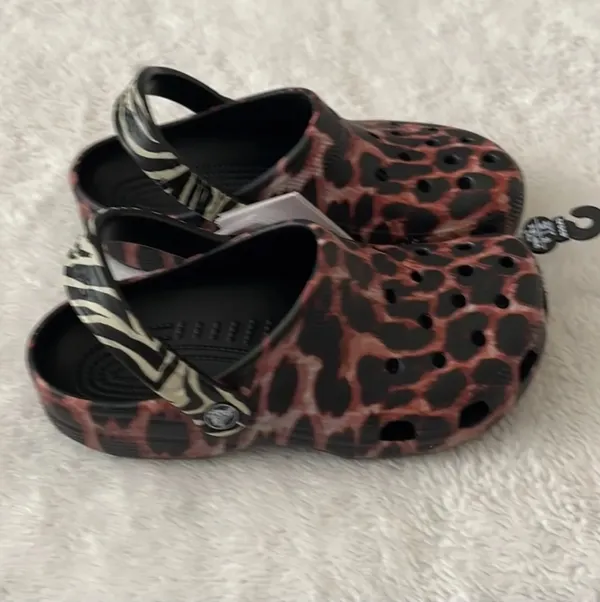Crocs (NWT) Classic Animal Remix Clogs in Black Multi Animal, Size: 7 - Image 11