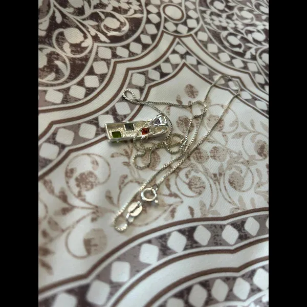 Beautiful 925 stearling silver necklace and pendant - Image 3