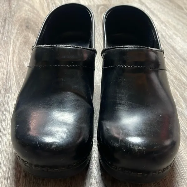 Dansko Leather Clogs Size 39 (US 8.5-9) Narrow - Image 4