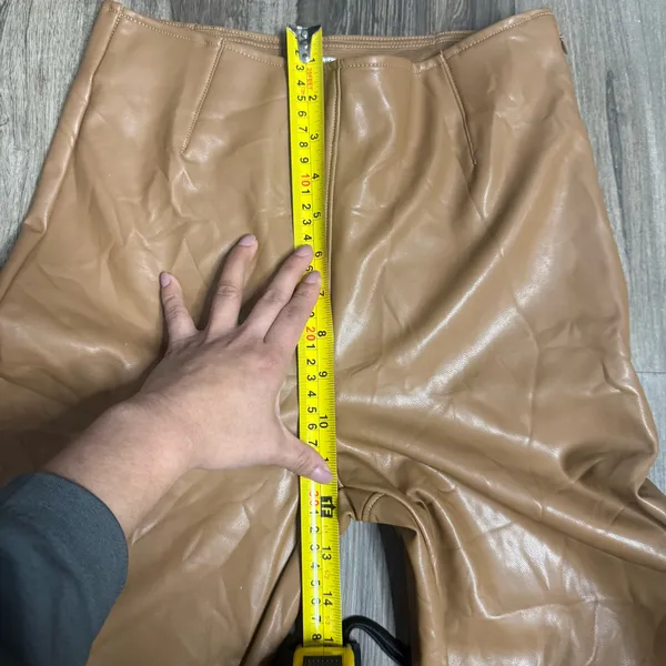 Abercrombie & Fitch Vegan Leather Pull On Leggings in Camel Tan Size Small Long - Image 5