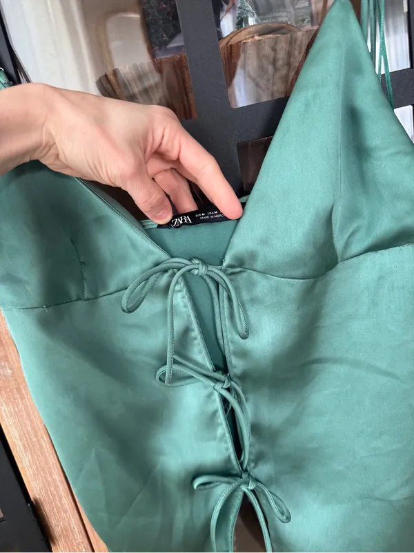 Zara tie front bows satin-finish emerald tank top vneck going out - Image 4