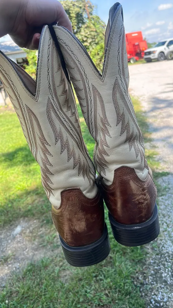 Ariat square toe boots - Image 7