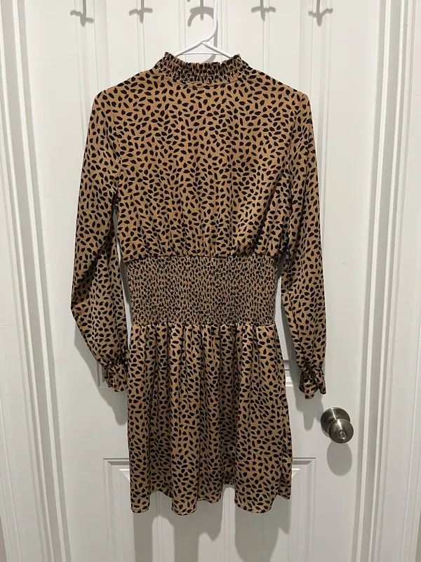 Size small knee length long sleeve dress - Image 3