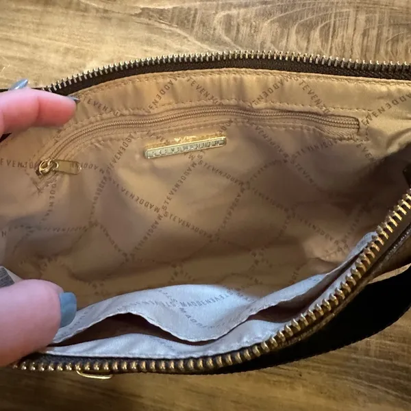 Steve Madden Adjustable Crossbody/ Shoulder Bag - Image 8