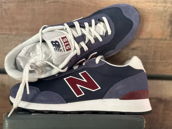 Navy blue and maroon new balance sneakers.515 - Image 3