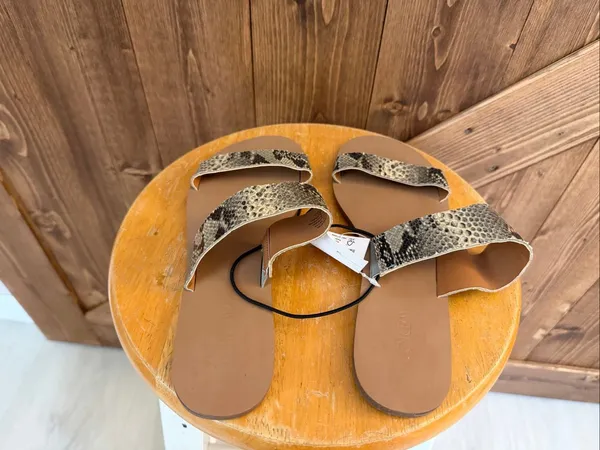 J.Crew Women’s Snake Print Flat Sandals Size 7 New - Image 4