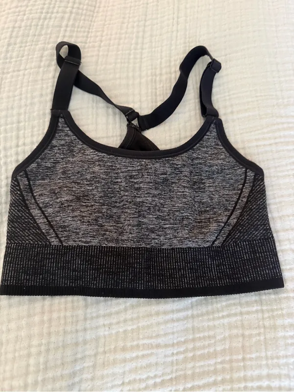 Old Navy Seamless Grey-Black Racerback Sports Bras- Bundle of 2 - Image 3