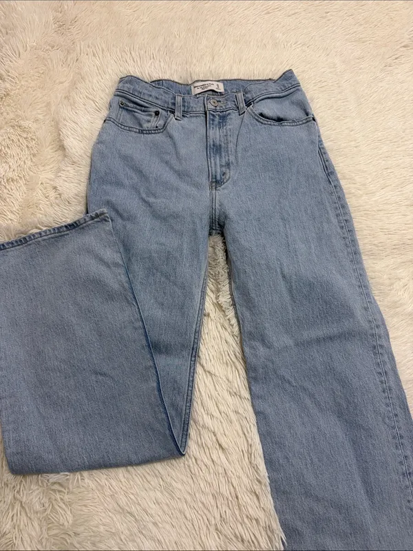 Abercrombie & Fitch High Rise 90’s Relaxed Jean - Image 4