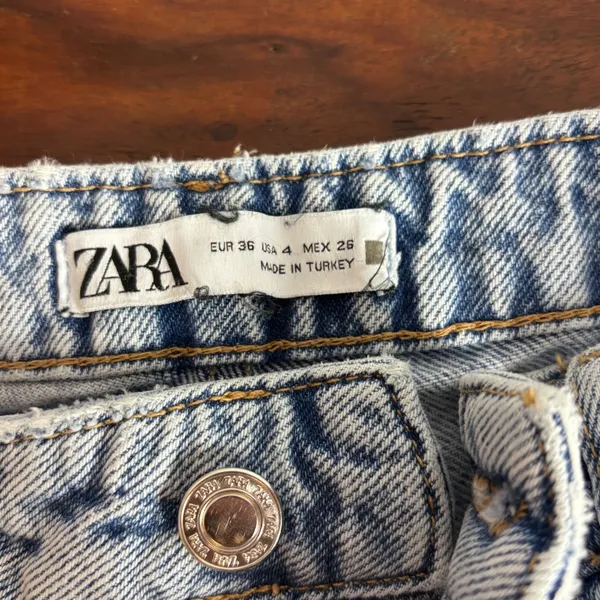 Zara‎ Light Acid Wash High Rise Wide Leg Frayed Hem Denim Jeans Womens Size 4 26 - Image 2