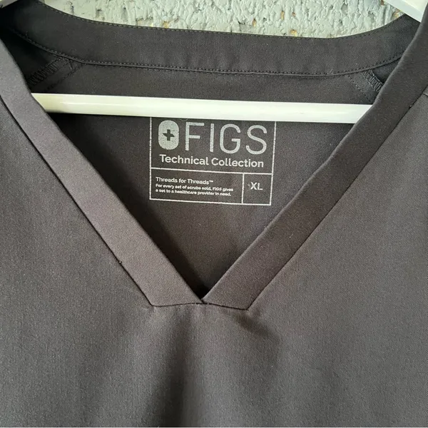FIGS Scrub Top BLACK Kangaroo Pocket Size XL - Image 3