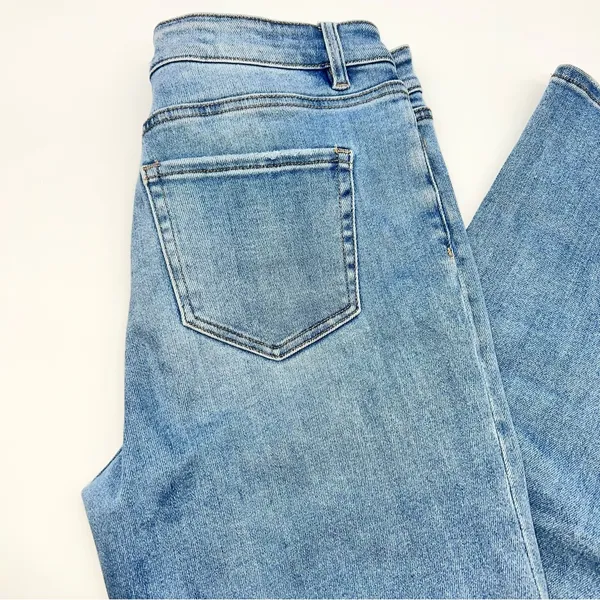 Vervet Blue Stylish Light Blue Wash Women's Straight Leg 5 Pocket Jeans-Size 29 - Image 2