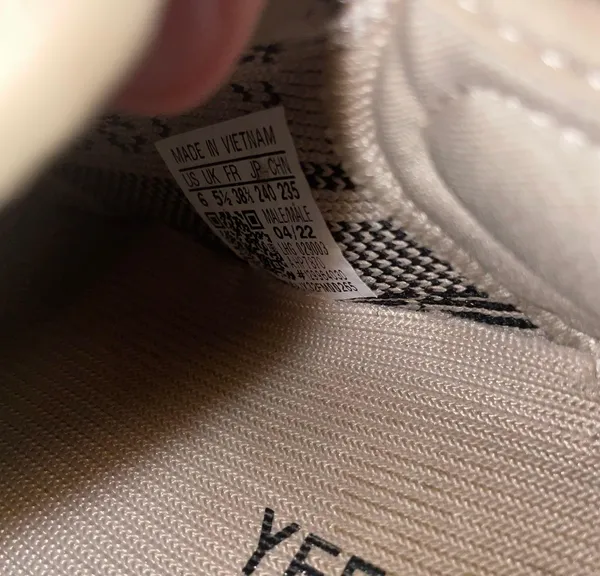 Yeezy 350 Boost V2 - Image 9