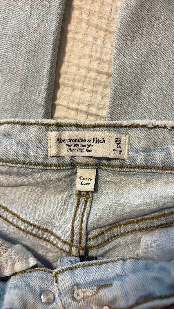 Abercrombie High-Rise Jeans 90s Straight - Image 6