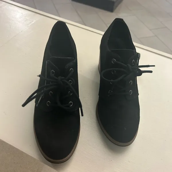 Boots Chic Black Lace-Up Heeled Boots Like New! 7 1/2M-White Mountain Built well - Image 7