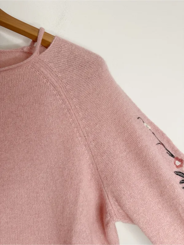 Skull Cashmere Dusty Pink Floral Skull Embroidery Neck Cutout Cashmere Sweater M - Image 4