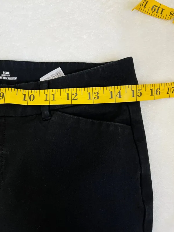 Old Navy Women's High Rise Pixie Pants Size 6 - Image 6
