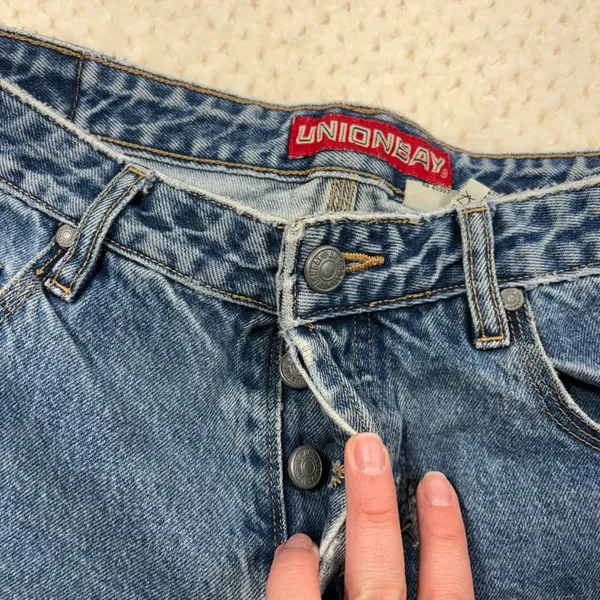 Unionbay Vintage Y2K Denim Low Rise Buckle Back Medium Wash Jean Shorts 9 - Image 3