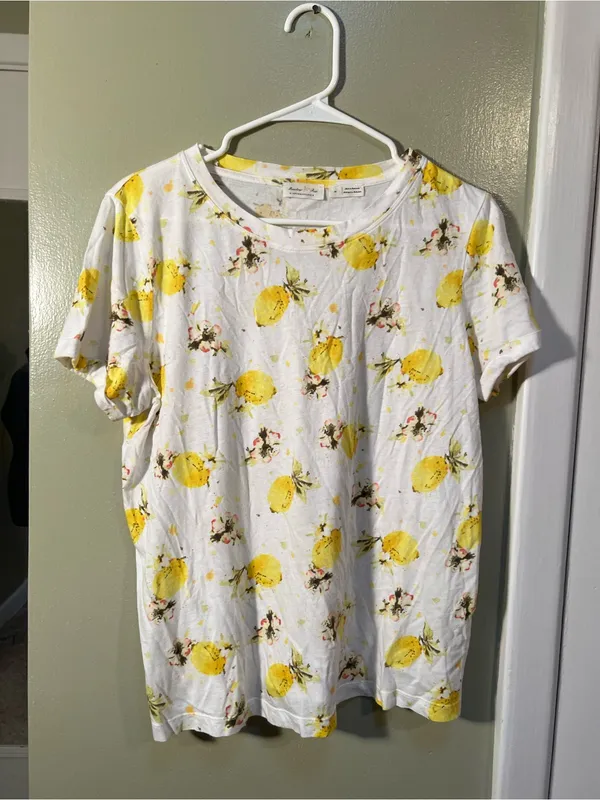 Meadow Rue Anthropologie Women’s Size Medium Crewneck T-Shirt White Lemon Print - Image 4