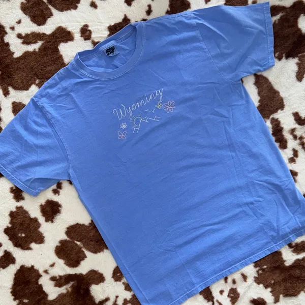 Wyoming Embroidered Blue Tee M Western Cottagecore Graphic Shirt - Image 2