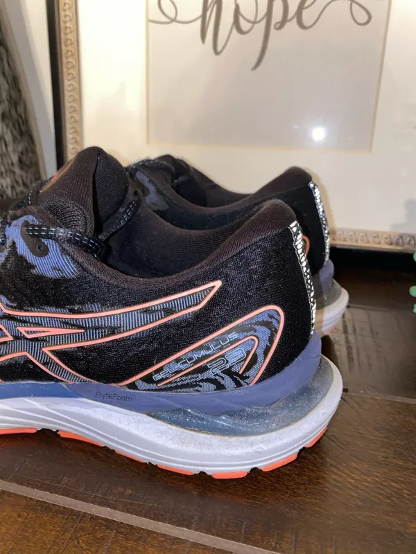 Asics Gel Cumulus 23 Athletic Running Sneakers Size 9.5 Black/Blazing Coral - Image 9