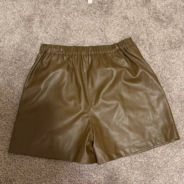 NWOT Steve Madden high wasted faux leather shorts women's size medium - Image 10