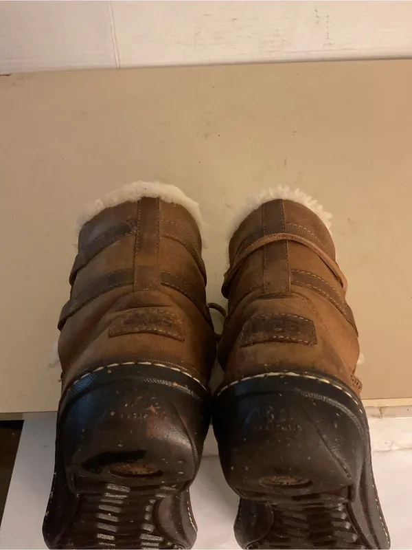 UGG Chestnut Brown leather   Shearling Caspia Boots US 7 - Image 6