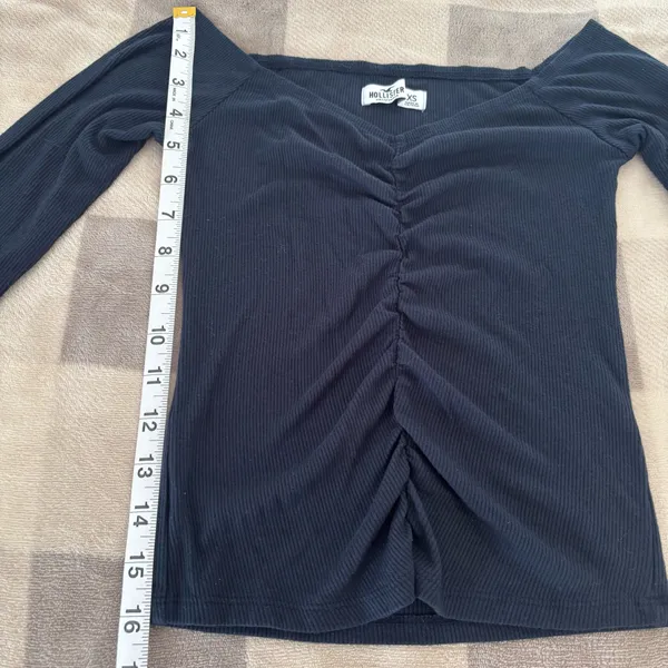 Hollister Off the Shoulder Ruched Crop Top - Image 4