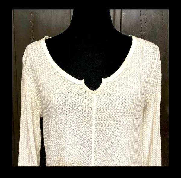 SO white longsleeves sweater size large - Image 4
