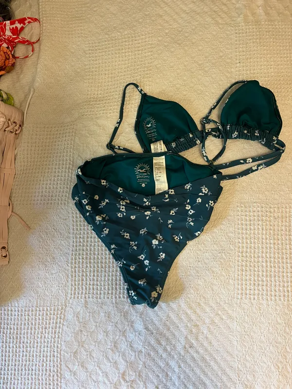 Hollister - Image 3