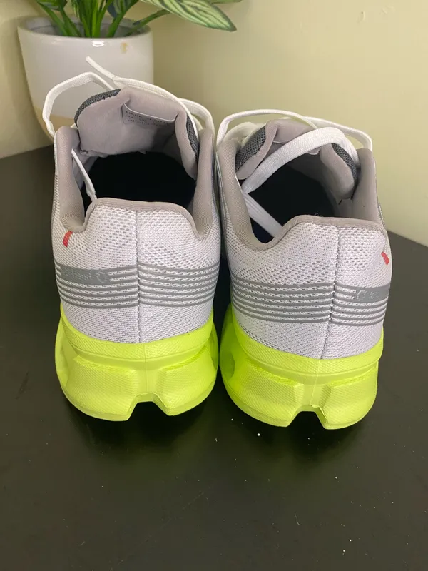 DQ women’s sneakers shoes size 8 - Image 4