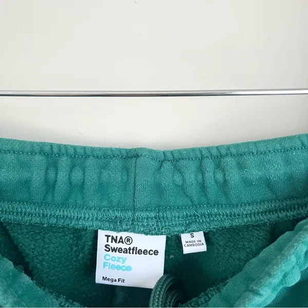 Aritzia TNA SweatFleece Cozy Fleece Mega Fit High Rise Shorts Size Small - Image 4