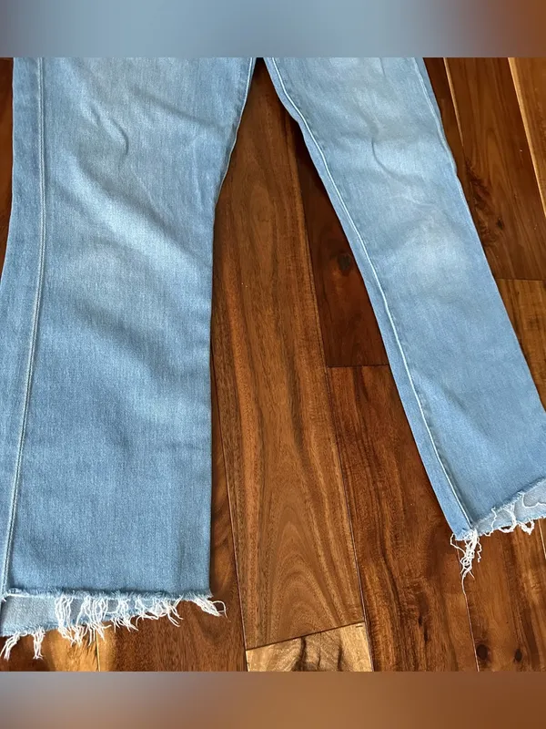 MOTHER Light Blue Insider Crop Step Fray Jeans - Image 4