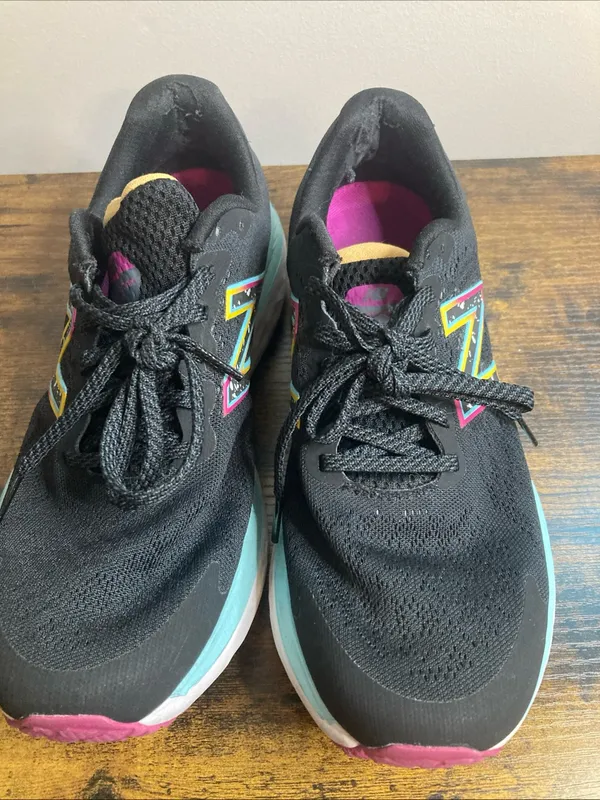 New Balance Sz 8 Womens Fresh Foam 680v7 - Black Pink Surf Light Blue Teal - Image 5