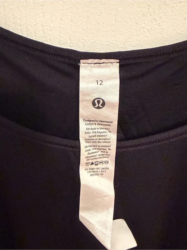 Lululemon Essential Tank Pleated in Black - Image 4
