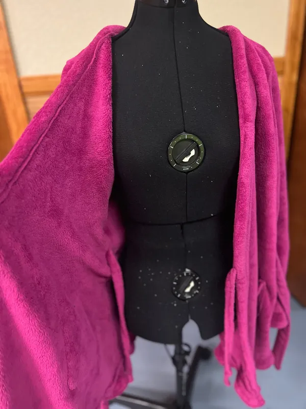 Fuzzy robe - Image 7