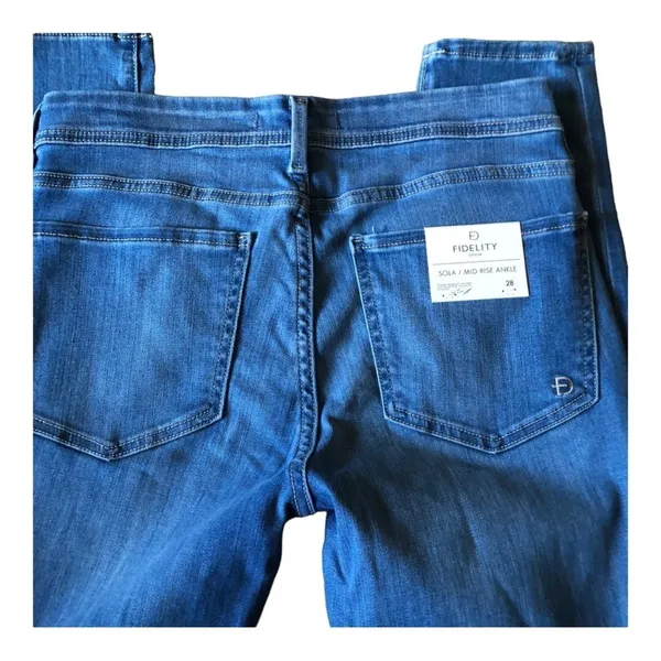 Fidelity Denim Sola Mid Rise Step Hem Ankle Jeans Perfidia Wash NWT Size 28 - Image 13