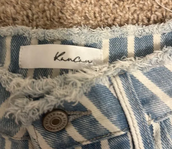 Women’s KanCan jean shorts size small - Image 2