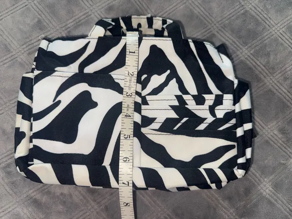 Zebra print organizer bag with handle and pocket - Image 2