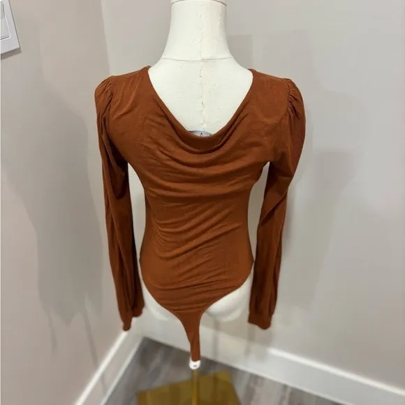 Lulus Rust Orange Deep V-Neck Long Sleeve Puff Shoulder Bodysuit Size Medium‎ - Image 3