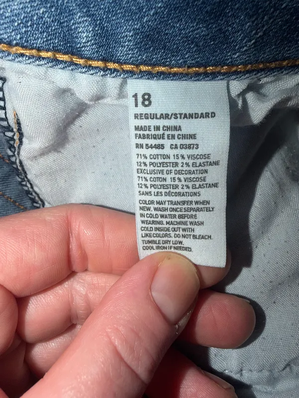 American Eagle Favorite Boyfriend Mid Rise Bootcut Medium Wash Jeans Size 18. - Image 7