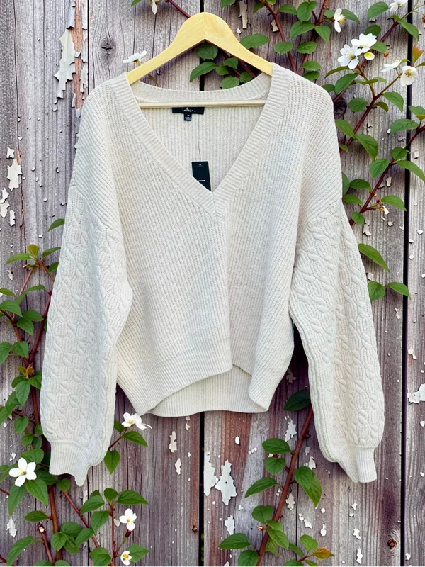 Lulus Cream Cable-Knit Sleeve V-Neck Sweater Size Medium NWT - Image 2